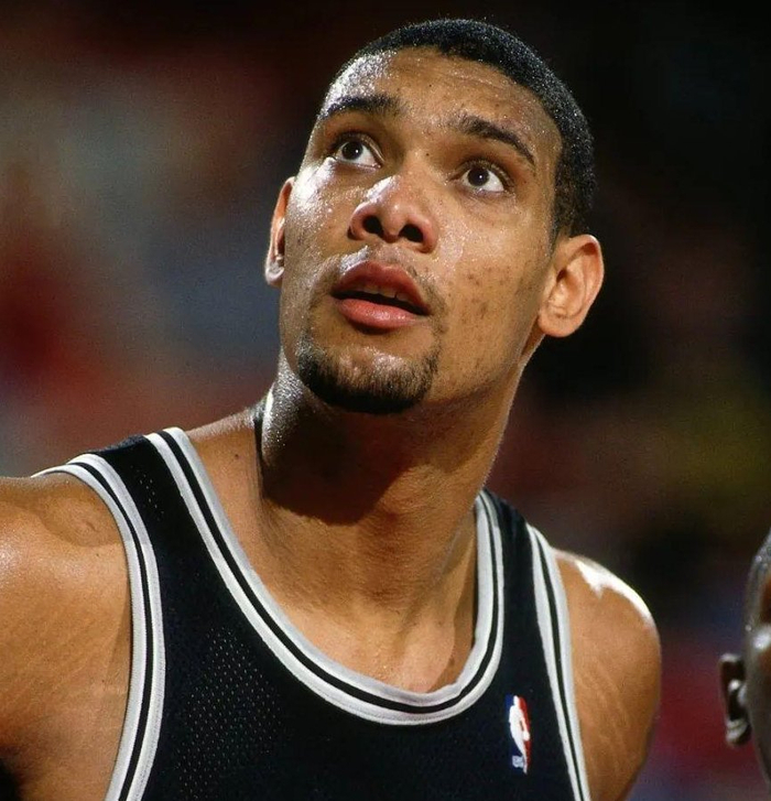 库蒂尼奥为小儿子庆祝生日，一家人身穿他效力过球队的球衣（库蒂尼奥为幼子庆生，全家穿上他昔日效力球队的球衣）