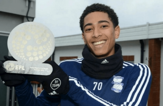 跟队：埃里克-加西亚是巴萨的幕后队长，许多人视其为指导者（随队记者：埃里克-加西亚被视为巴萨的隐形队长，许多人以他为导师）