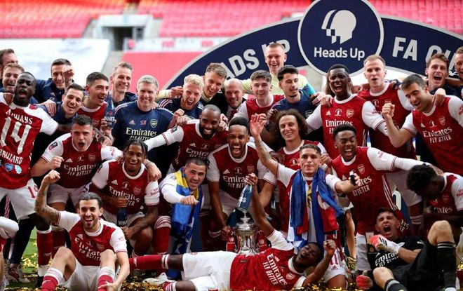 西班牙4-0客胜格鲁吉亚基本直通世界杯，奥亚萨瓦尔两射一传（西班牙客场四球零封格鲁吉亚，奥亚萨瓦尔2射1传，基本锁定世界杯席位）