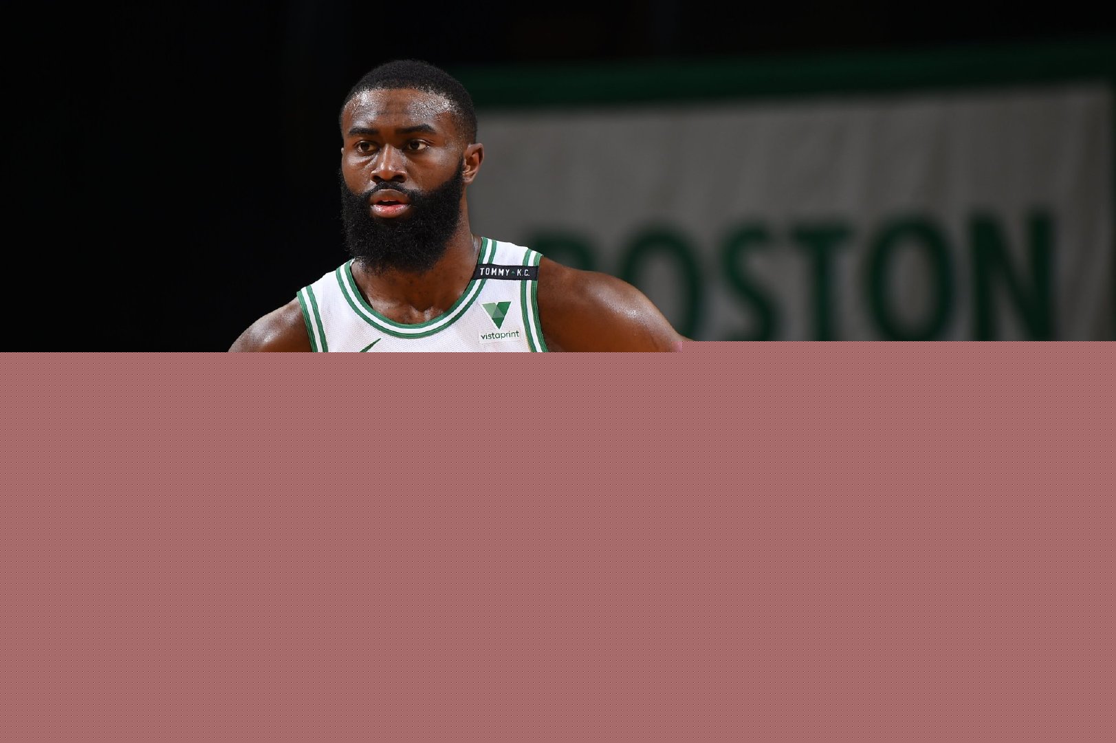 老鹰首节轰41分，杰伦·约翰逊单节6助攻追平生涯纪录（老鹰开局火力全开首节砍下41分，杰伦·约翰逊单节6助攻追平生涯纪录）