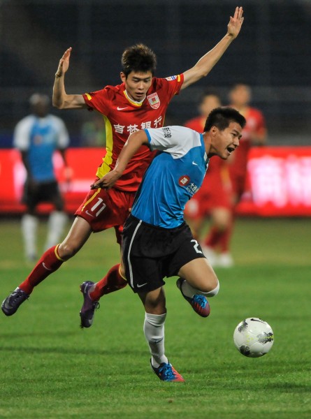 致敬传奇，布伦南-约翰逊进球后用孙兴慜招牌动作进行庆祝（布伦南-约翰逊破门后复刻孙兴慜招牌庆祝，致敬传奇）