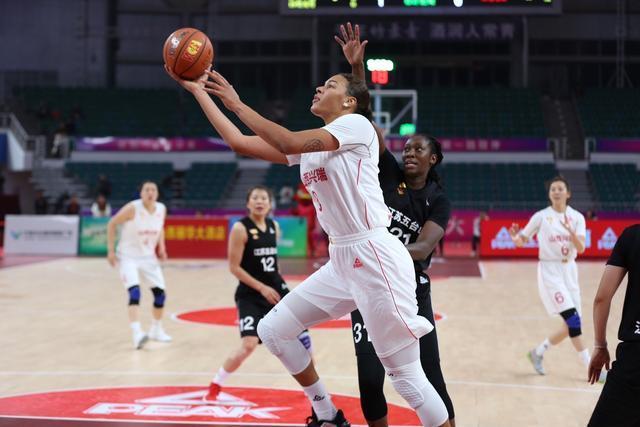 每体报道伯纳乌球场地下系统：创新性技术，可增加俱乐部收入（每体：伯纳乌地下系统采用创新方案，助俱乐部拓展收入）