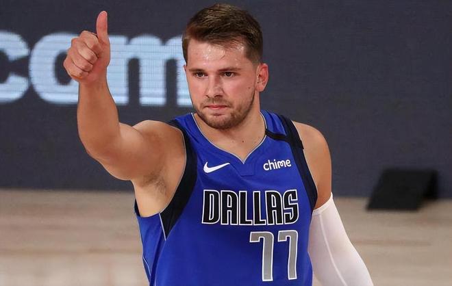 安德森本赛季欧联已送出11次关键传球，为欧联球员中最多（安德森本季欧联关键传球11次，高居榜首）