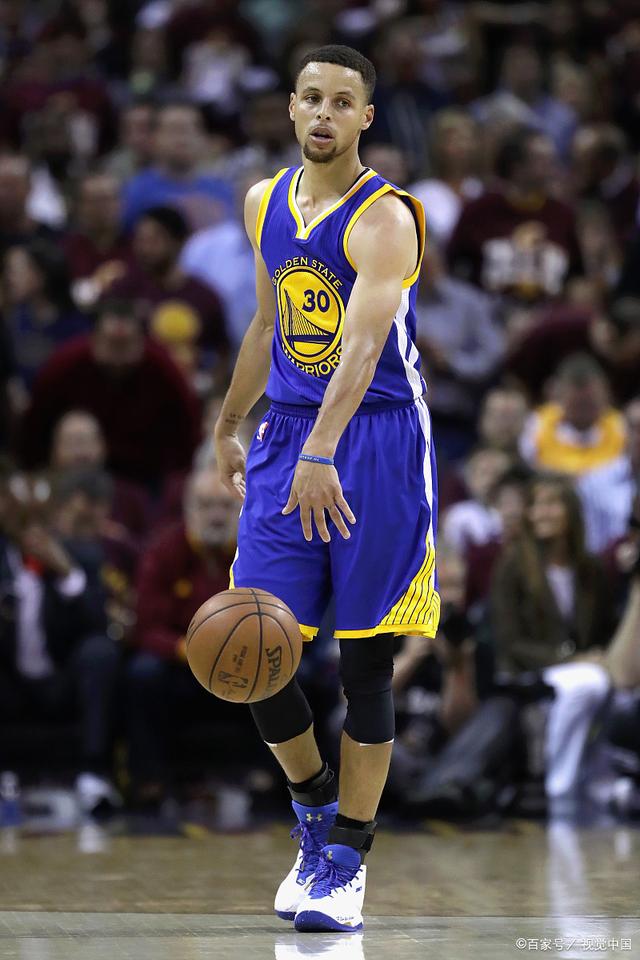 提出续约并再三挽留无果！官方：青岛海牛主帅李霄鹏离任（官方确认：续约与多次挽留未果，青岛海牛主帅李霄鹏离任）